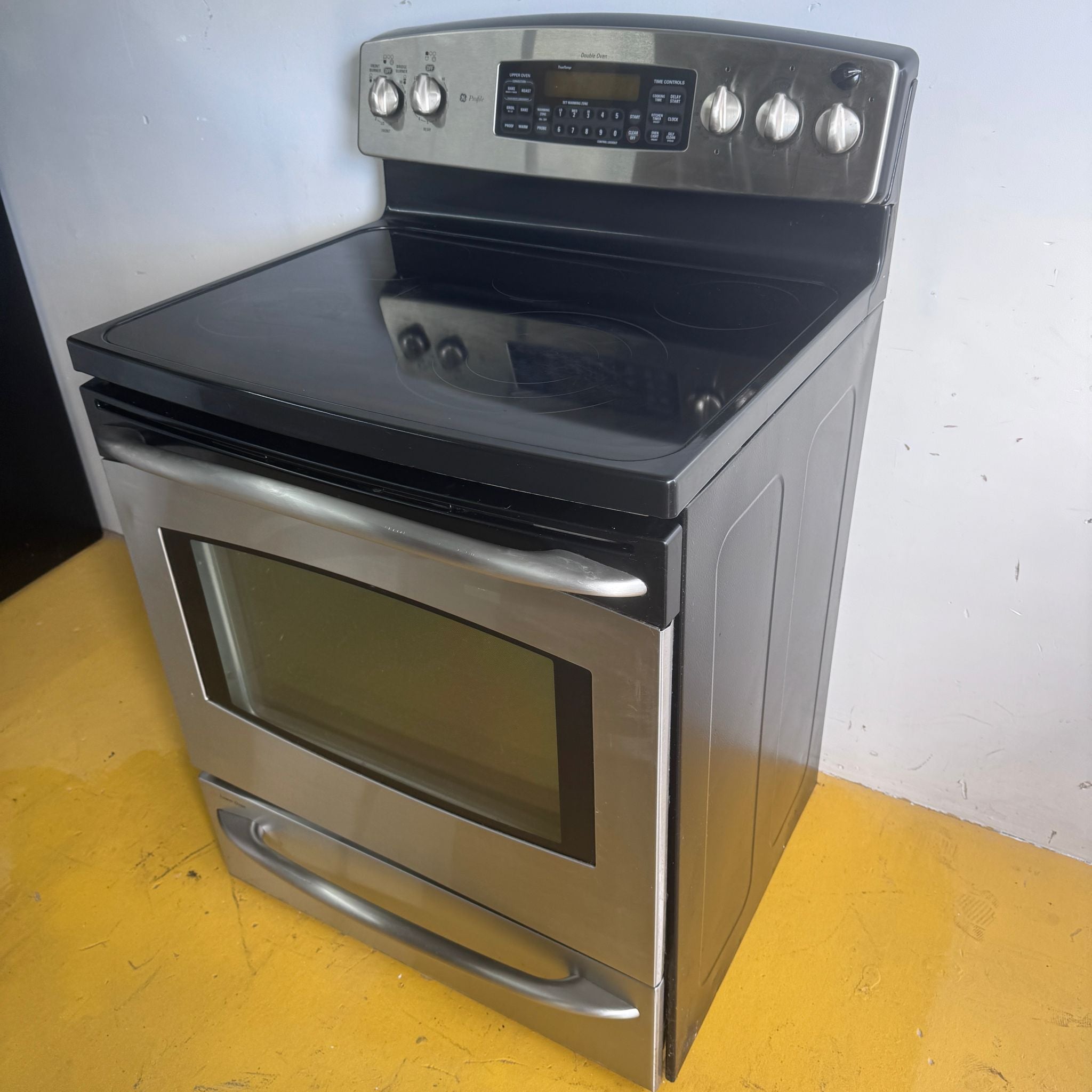 GE Stainless Steel Electric Stove GE Stainless Steel Electric Stove